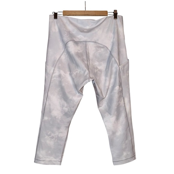 ATHLETA Ultimate Stash Pocket Printed Capri White Gray Grey Size 1X - Picture 11 of 16